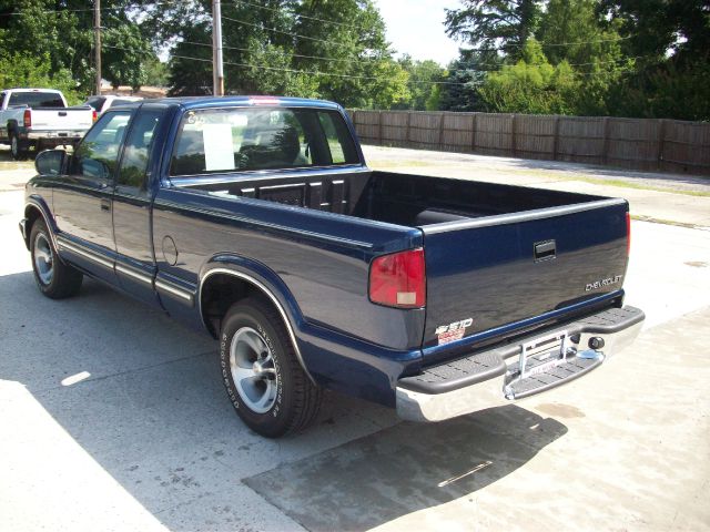 Chevrolet S10 2000 photo 2