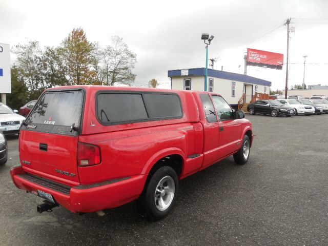 Chevrolet S10 4dr Sdn Auto GLS w/XM Pickup Truck