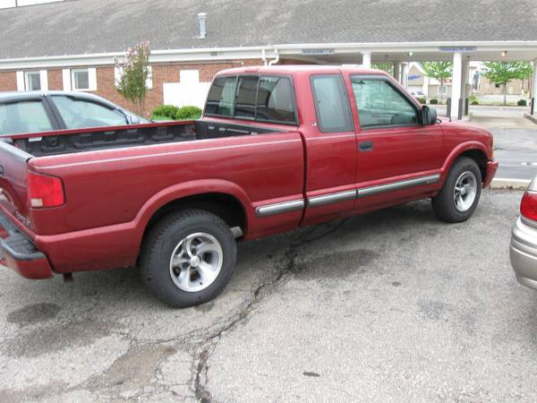 Chevrolet S10 2000 photo 2