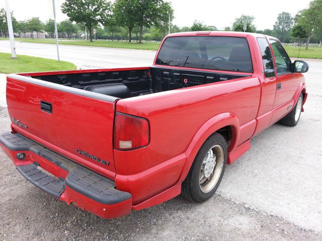 Chevrolet S10 Unicell Box Truck Pickup Truck