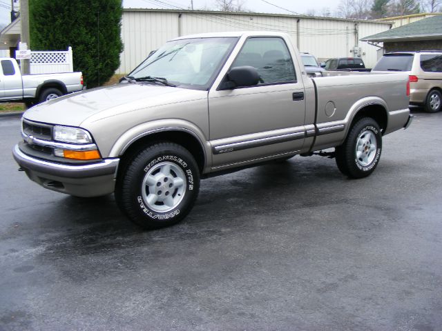 Chevrolet S10 2000 photo 1