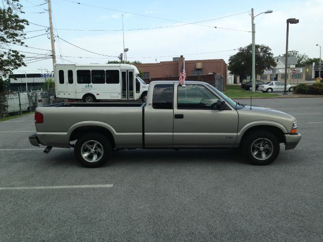 Chevrolet S10 2000 photo 2