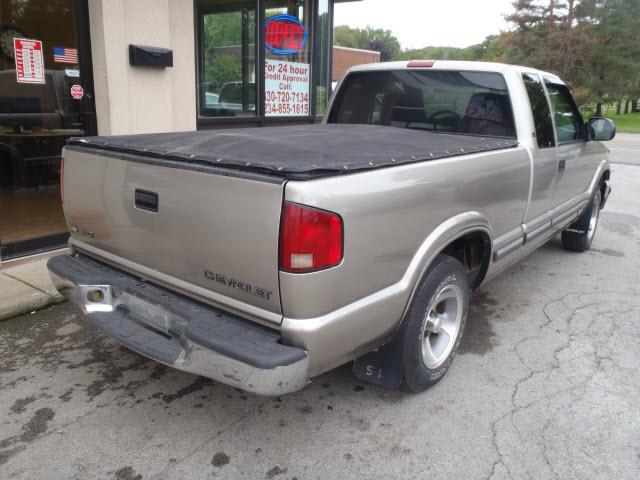 Chevrolet S10 2000 photo 2