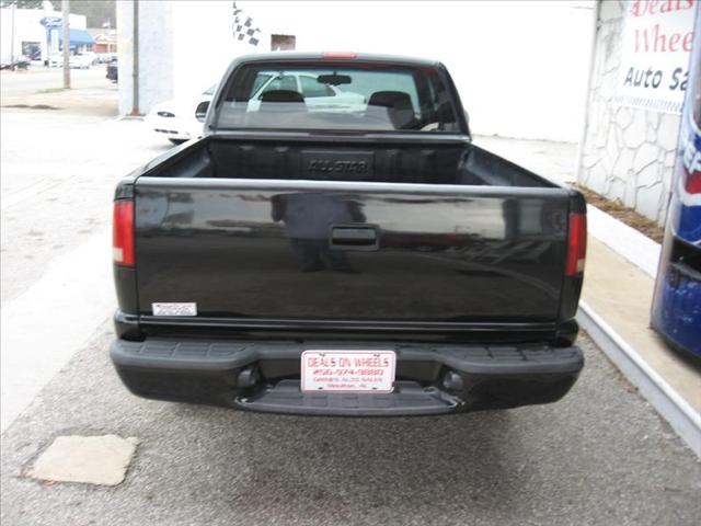 Chevrolet S10 2001 photo 2