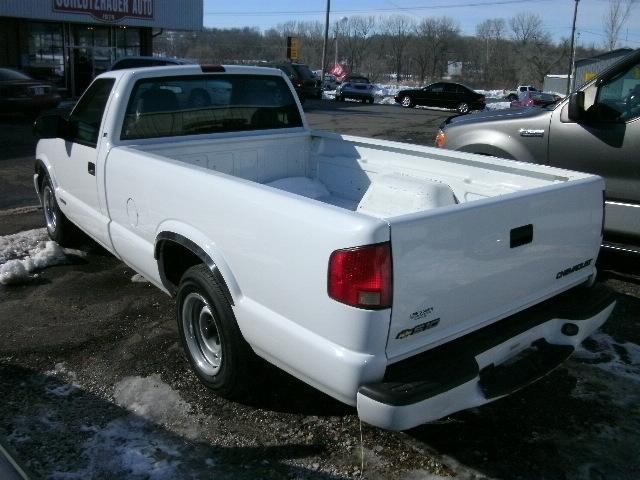 Chevrolet S10 2001 photo 2