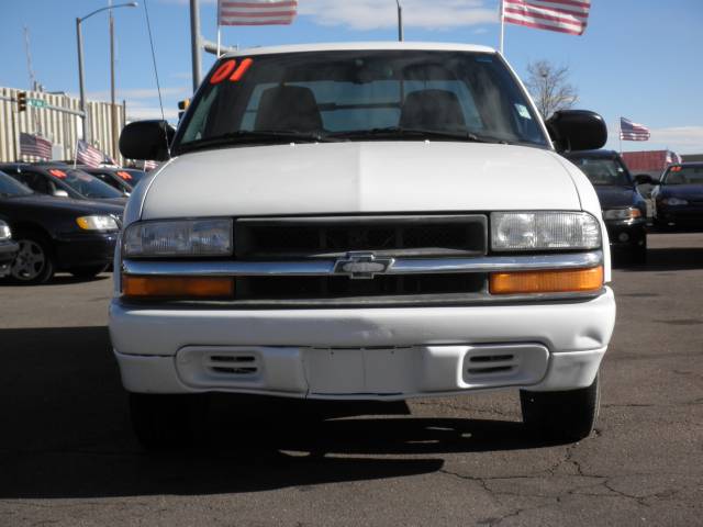 Chevrolet S10 2001 photo 2