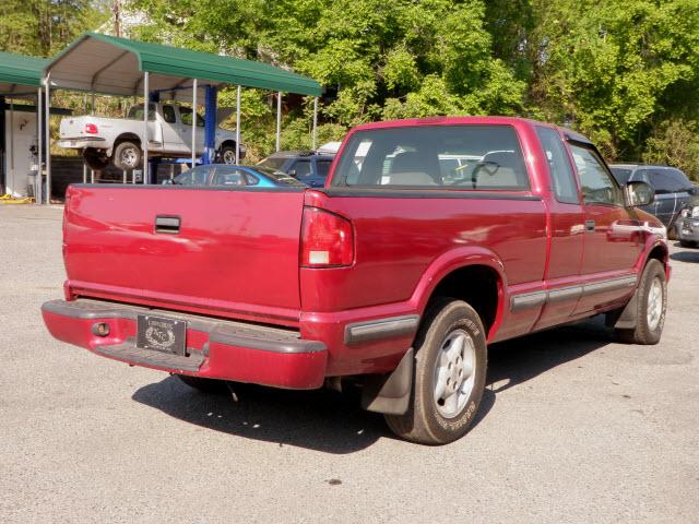 Chevrolet S10 2001 photo 2