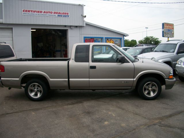 Chevrolet S10 2001 photo 2