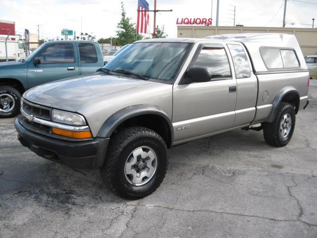 Chevrolet S10 2001 photo 2