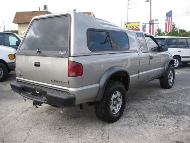 Chevrolet S10 2001 photo 3