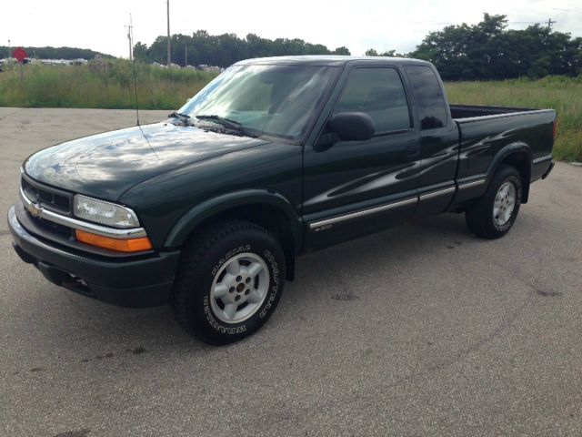 Chevrolet S10 2001 photo 2