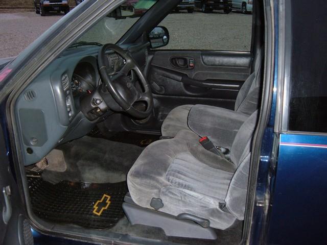 Chevrolet S10 2001 photo 2