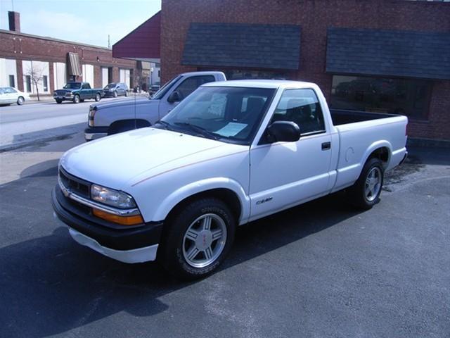 Chevrolet S10 2001 photo 1