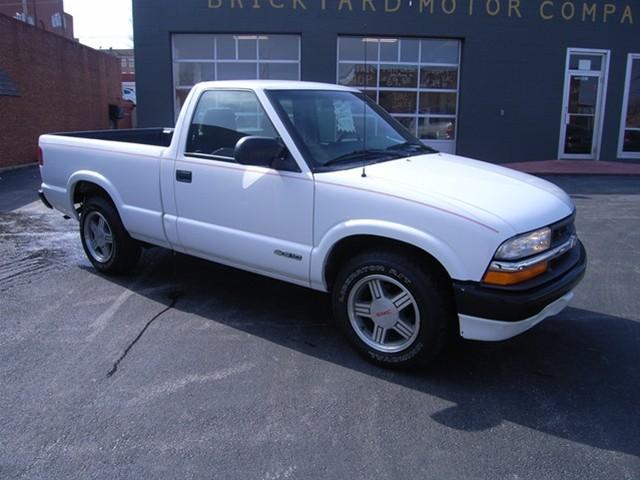 Chevrolet S10 2001 photo 2