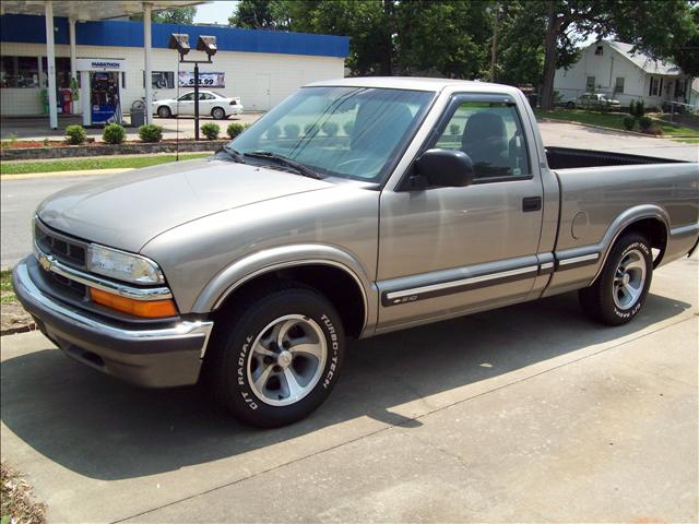 Chevrolet S10 Base Pickup