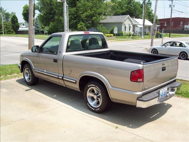 Chevrolet S10 2001 photo 2