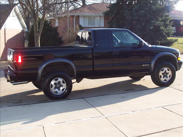 Chevrolet S10 2001 photo 2