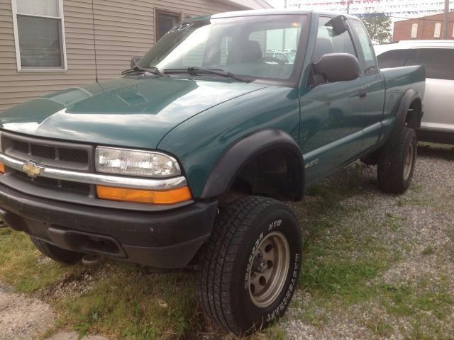 Chevrolet S10 2001 photo 2