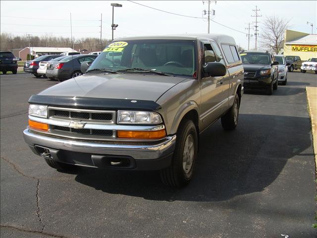 Chevrolet S10 2001 photo 2