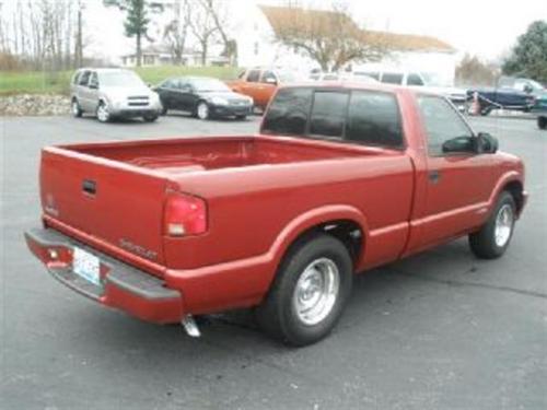 Chevrolet S10 2001 photo 2