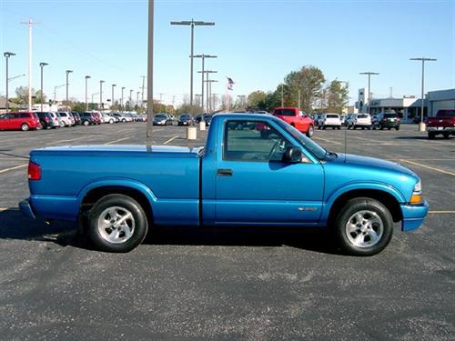 Chevrolet S10 2001 photo 2