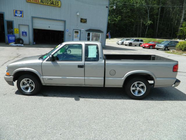 Chevrolet S10 2001 photo 2