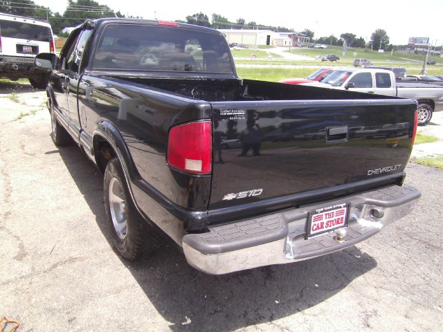 Chevrolet S10 2001 photo 2