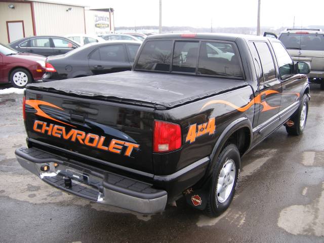 Chevrolet S10 2001 photo 2