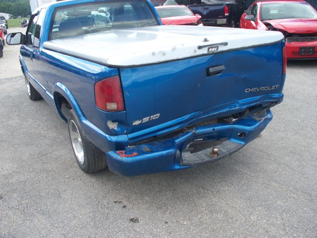 Chevrolet S10 2001 photo 2