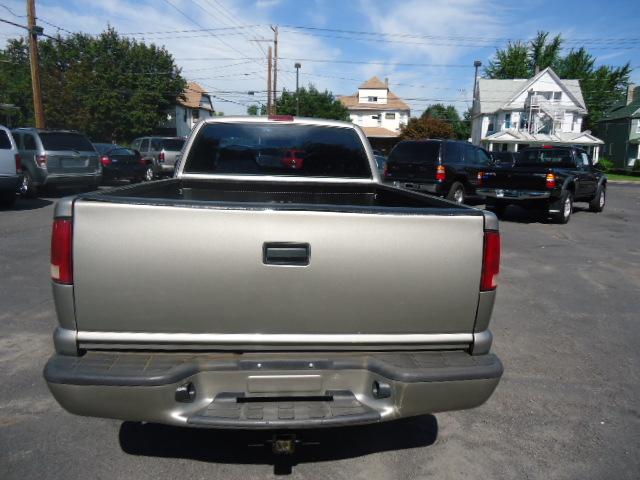 Chevrolet S10 2001 photo 2