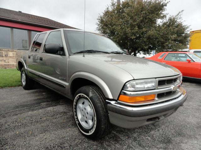 Chevrolet S10 2001 photo 2