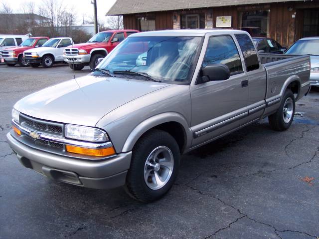 Chevrolet S10 Base Pickup