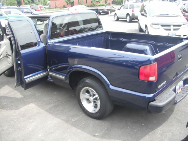 Chevrolet S10 2001 photo 2