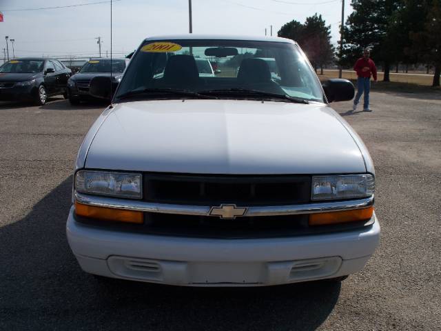 Chevrolet S10 2001 photo 2