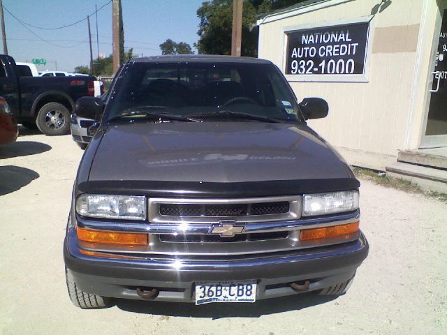 Chevrolet S10 2001 photo 2