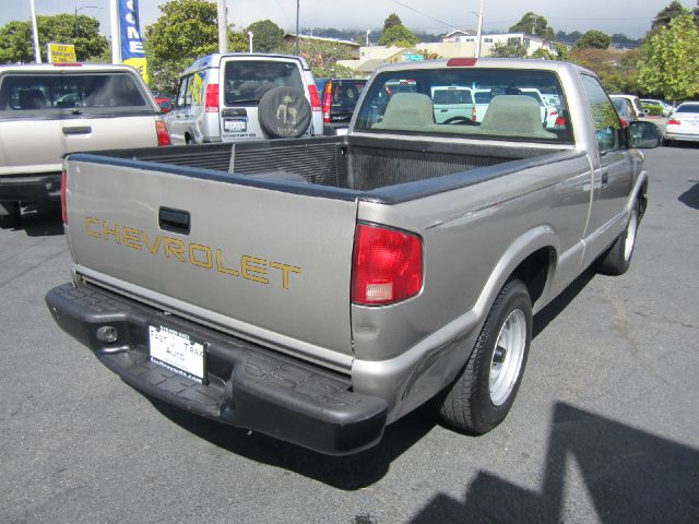 Chevrolet S10 2001 photo 2