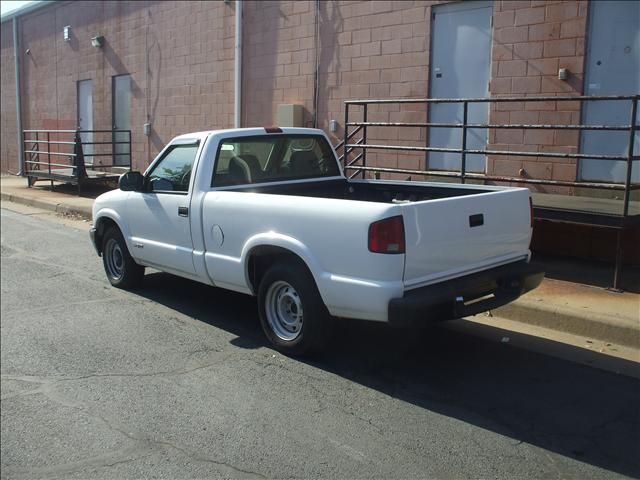 Chevrolet S10 2001 photo 2