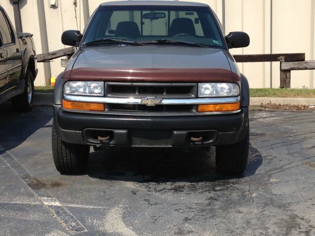 Chevrolet S10 2001 photo 2