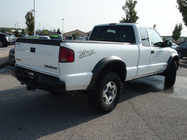 Chevrolet S10 2002 photo 2