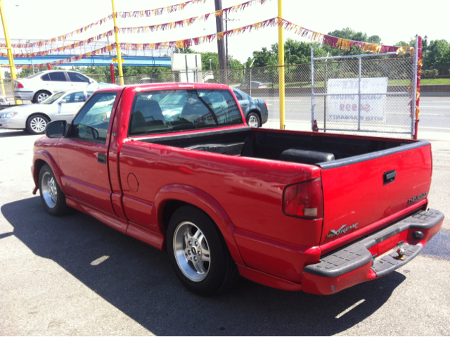 Chevrolet S10 2.4M Pickup Truck