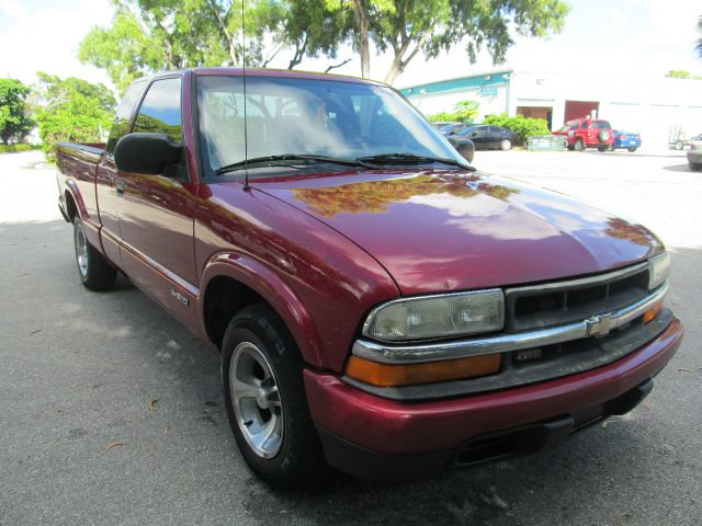 Chevrolet S10 4dr Sdn Auto GLS w/XM Pickup Truck