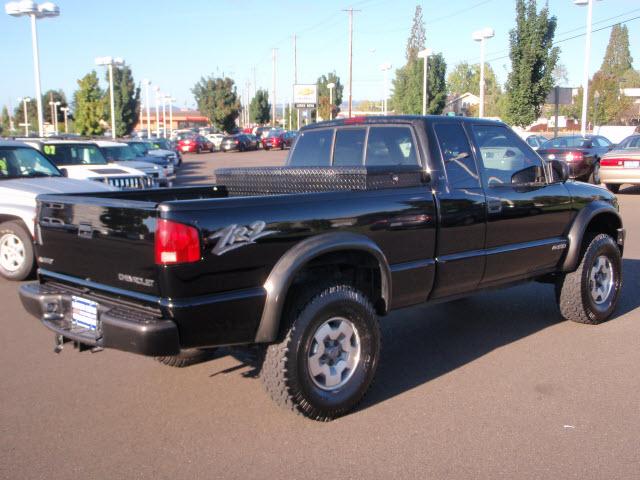 Chevrolet S10 2002 photo 2