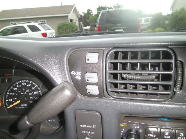 Chevrolet S10 2002 photo 2