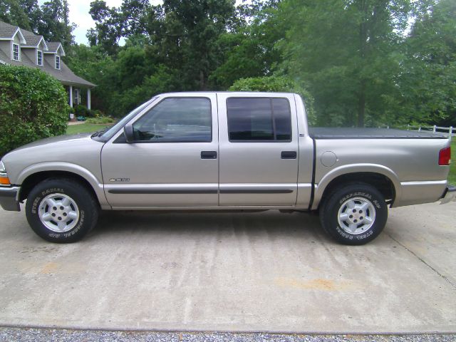 Chevrolet S10 2002 photo 2