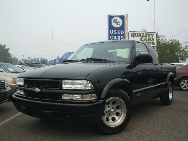 Chevrolet S10 LTZ 4WD SUV Pickup Truck