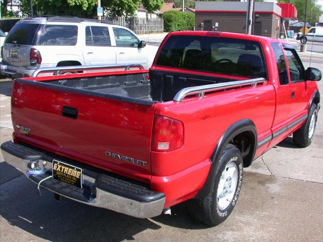 Chevrolet S10 Crew Cab 4WD Pickup