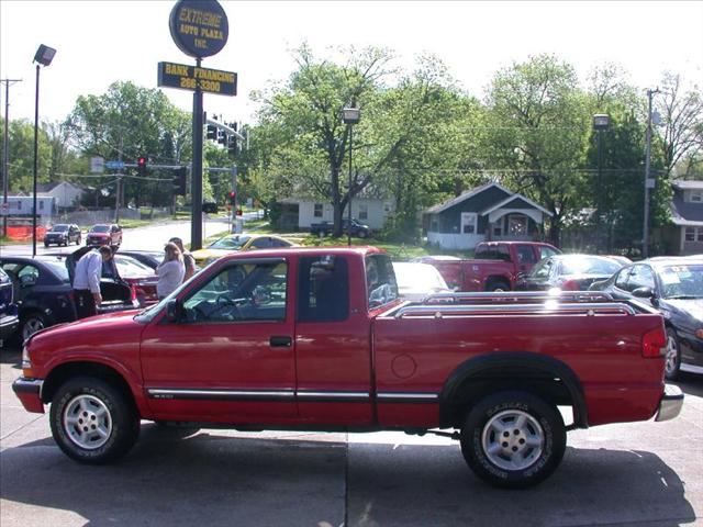 Chevrolet S10 2003 photo 2