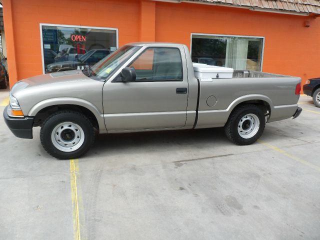 Chevrolet S10 2003 photo 2