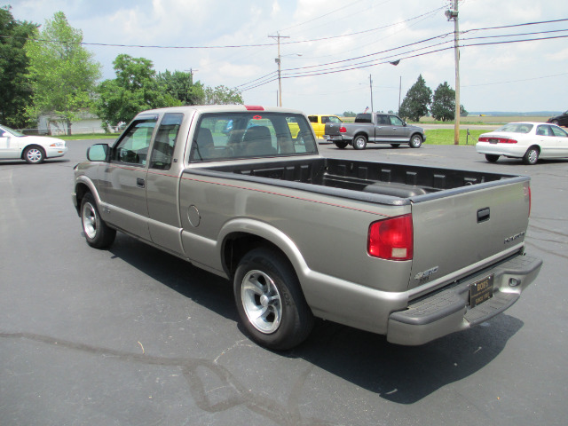 Chevrolet S10 2003 photo 2