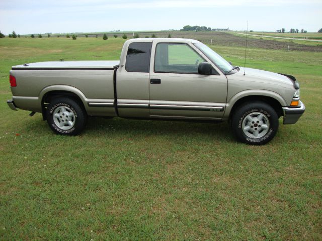 Chevrolet S10 2003 photo 2